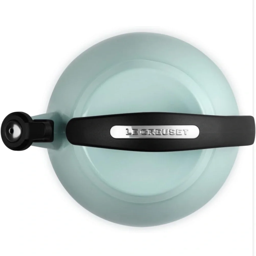 Le Creuset Red Cookware for Modern Kitchens - Picture 4 of 4